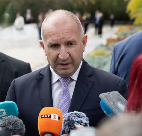 Президентът ще пътува с личния си автомобил в знак на солидарност със служителите на НСО