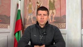 Величие се разграничи от 8 свои депутати от 10