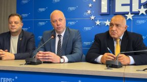 Партийният живот на ГЕРБ е жив: Премиерът Желязков