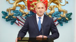 С Лади и Москвичи със сини лампи Радев иска да си прави ПР на гърба на НСО: ДПС