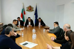   Възстановяват комплекс Червено знаме