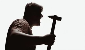   Нападнаха с чук прокурор от СГП до дома му