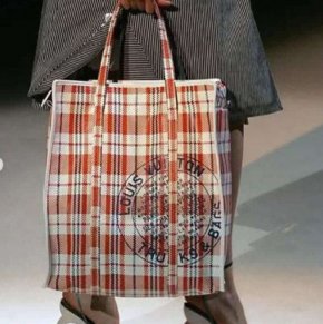 Най-новата чанта на Louis Vuitton за 3000 долара: Фото на деня