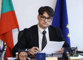 Министър Бачев с коментар след скандала с актьора Росен Белов 
