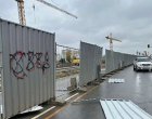  Предпазни огради от изкопа за метрото се откъснаха и се врязаха в движеща се кола