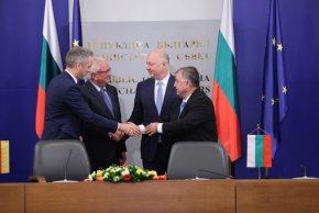 Скоростта, с която България действа, не съм срещал досега. Ще изградим огромен потенциал – 100 хиляди 155-милиметрови снаряди годишно: Шефът на Райнметал