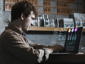   AI „уволни“ 30 000 души от Amazon