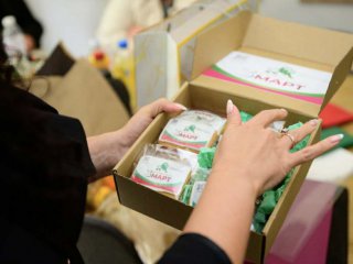 С раздаване на храна стартира партията на Лечева за президента