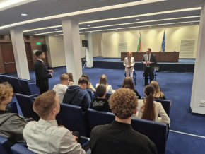 
На 29 октомври 1838 година е осветен храм-паметника „Свето Преображение Господне“ в Болград. От 1998г тази дата се смята за Ден на бесарабските българи. 

В тази връзка, заедно с Йорданка Фандъкова с голямо удоволствие, посрещнахме група наши сънародници от Лига на младите българи в Украйна, които учат и живеят в София. Те бяха поздравени и от пленарна зала. 

Интеграцията им тук, както и поддържането на здрава и силна връзка с нашите сънародници в Украйна и Молдова е фундамент на политиката на ГЕРБ.

Христо Гаджев, депутат

