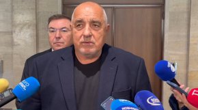   Сега с 1 млрд. отгоре даваме на пенсионерите, за да изглеждаме и ние така хубави, и така готини: Борисов