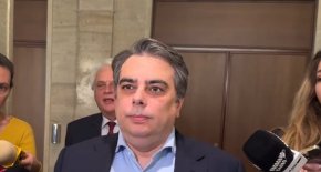 Наближавайки пенсия, Борисов все пак прозря, че трябва да се грижи и за пенсионерите: Ас. Василев