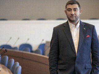  Завръщането на ауспусите, предлагат край на безплатното паркиране за електрически коли в София