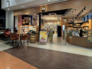 ДА! Еклери и целувки в Amo La Vita в Парадайз