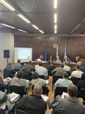  Хиляди хора се срещнаха с експертите от КЗП на разяснителните срещи за въвеждането на еврото