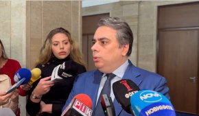 Управляващите искаха, но нямаха желание майките да получават 100% от средствата, ако се върнат на работа: Ас. Василев 