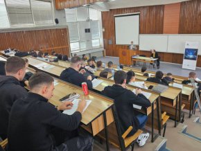 Кешът остава, без управляващ ИИ и чат контрол: Евродепутатът А. Ковачев