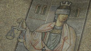 Съдът оправда двамата бивши полицаи, ескортирали пиян шофьор, убил човек