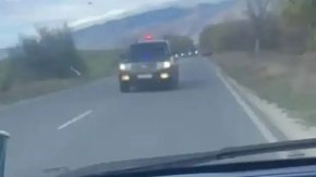 НСО реагира след видео с опасно движение на автомобили на службата в насрещното