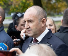 Радев наложи вето върху промените в закона за особения управител на Лукойл