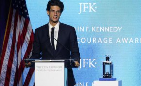 Внукът на JFK скача за депутат от Манхатън   