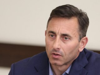 Шефът на НАП Румен Спецов е предложението за особен управител на Лукойл