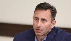 Шефът на НАП Румен Спецов е предложението за особен управител на Лукойл