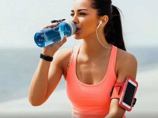 Пиенето на вода в седнало положение подпомага мозъчната дейност