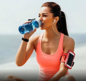 Пиенето на вода в седнало положение подпомага мозъчната дейност