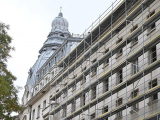 Ремонтът на гранд-хотел България най-сетне започна на жълтите