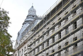 Ремонтът на гранд-хотел България най-сетне започна на жълтите