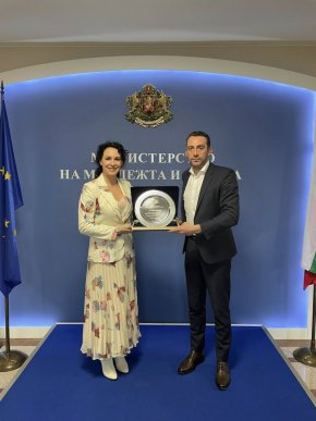  Министър почете юбилея на Мария Петрова 