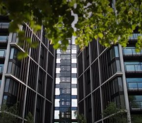 Руски олигарх продаде на 1/2 цена лондонски имот със съседка К.Миноуг