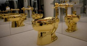 Златната тоалетна Америка е продадена на търг за 12,1 милиона долара