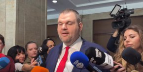 Подкрепям напълно 120 лв. за коледни добавки, парите от закриването на Авиоотряда ще отидат за хеликоптери за гасене на пожари: Пеевски   