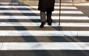 Шофьор помете трудноподвижен мъж на пешеходна пътека в столичния кв. Драгалевци