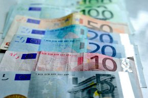 Еврото леко поскъпна спрямо долара 