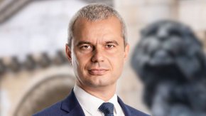 От Възраждане сезират КС за особения управител на Лукойл