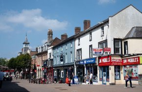 Афганистански мигрант призна изнасилване на 12-годишно момиче, но отрича обвинения на фона на спор за полицейско прикриване във Великобритания