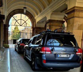  Радев върна BMW-то, пак остави пиар Skoda-та