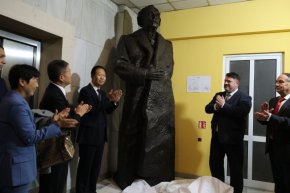 Зафиров откри в централата на партията на БСП паметник на Георги Димитров