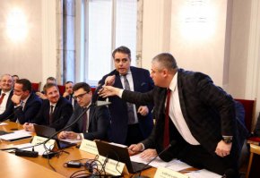 Скандал в бюджетната комисия: "Тази комисия няма да се случи по този начин - в почивката на парламента"