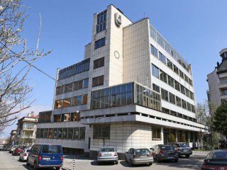 Ул.Св.Седмочисленици обгражда оръжейния бизнес, но "се чупи" в най-красивото ни училище: Улиците на София 