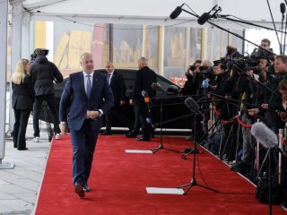 Без вдигане на осигуровките и данък дивидент в новия бюджет, но ще оцелее ли властта отвъд пролетта?