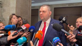  Няма да позволя на някой, който се е изтропосал на жълтите павета, да дели хората: Пеевски