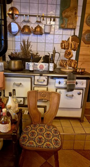 ДА! Adlerhorst с йегер-шницел №1 у нас и най-старата бира в света в къщата на архитекта на Партнийния дом