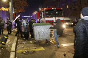 Извършва се пълен оглед на щетите след снощния протест в София
