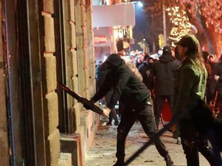 Синът на Бобоков арестуван в бойната агитка: Олигархът на ППДБ в акция