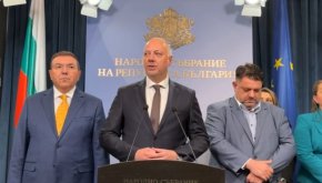 Готови сме да влезем в дебати по вот на недоверие, нямаме право да абдикираме: Желязков