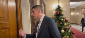   Да излиза Пеевски, да обясни как съм се навеждал: Ивайло Мирчев