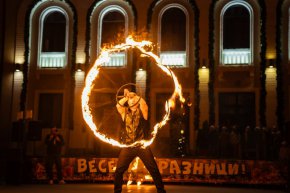 Царево засия в празнична магия с откриването на Коледния фестивал 2025